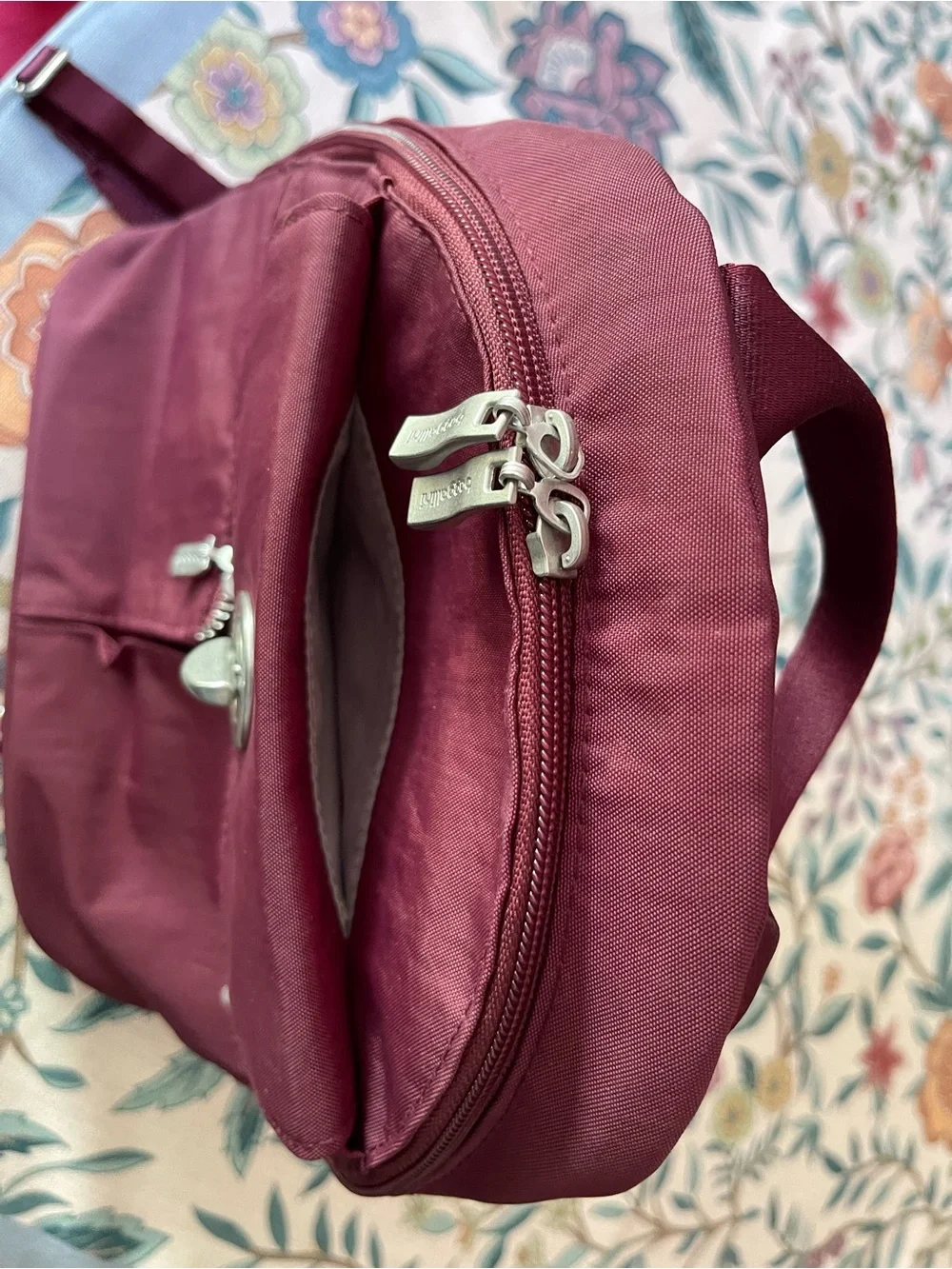 Baggallini stylish burgundy